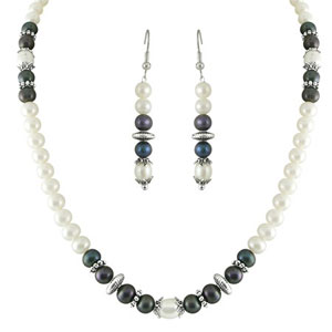 trendy pearl necklace