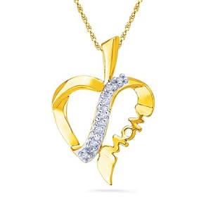 A heart-shaped pendant to win your mother’s heart