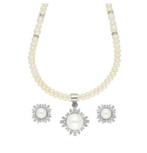 Attractive Pearl Necklace